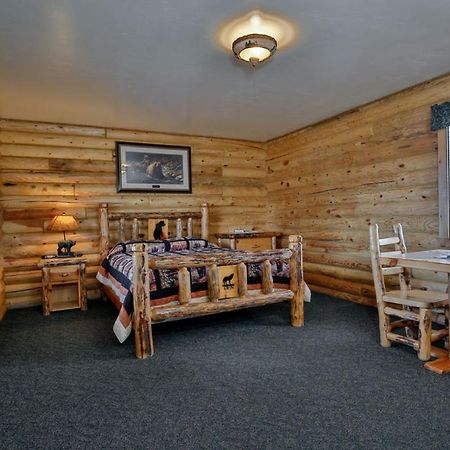 Wolf Den Log Cabin Motel And Rv Park Thayne Ngoại thất bức ảnh