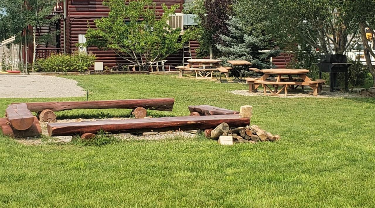 Wolf Den Log Cabin Motel And Rv Park Thayne Ngoại thất bức ảnh