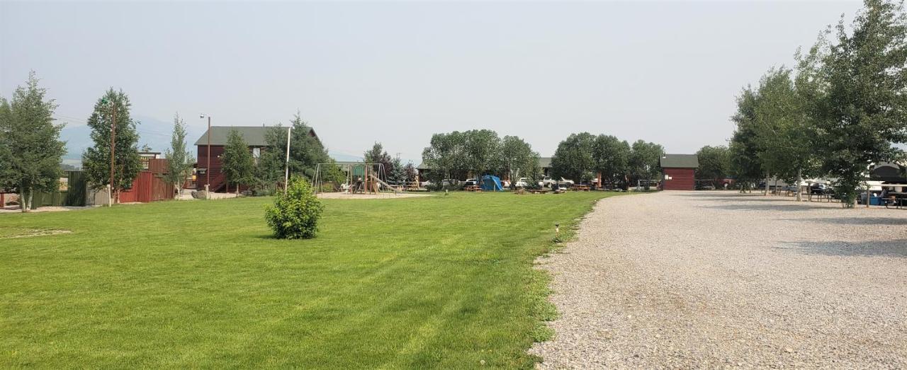 Wolf Den Log Cabin Motel And Rv Park Thayne Ngoại thất bức ảnh