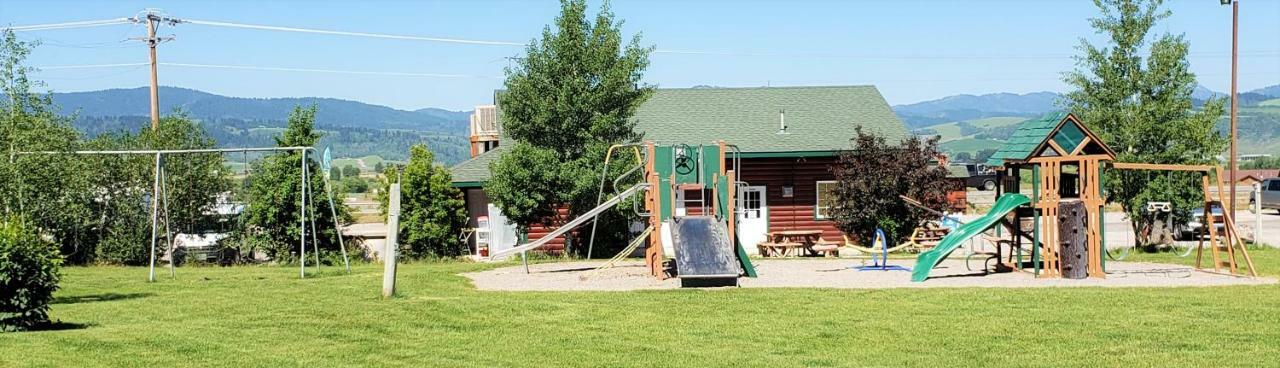 Wolf Den Log Cabin Motel And Rv Park Thayne Ngoại thất bức ảnh