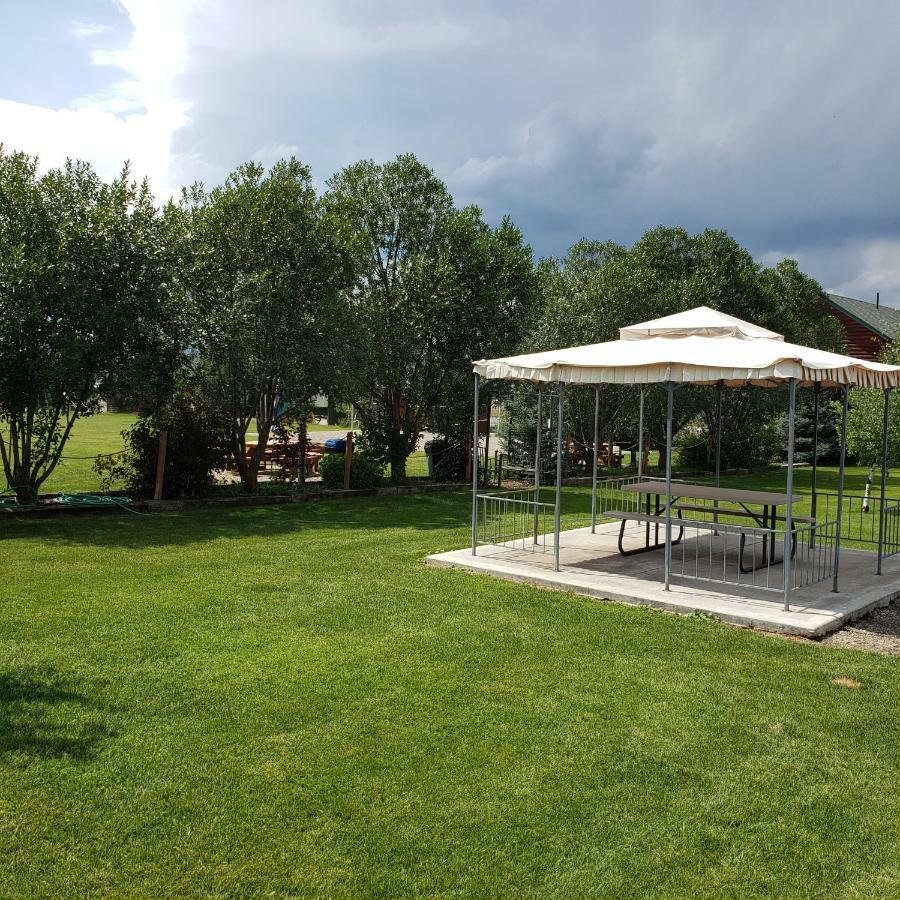 Wolf Den Log Cabin Motel And Rv Park Thayne Ngoại thất bức ảnh